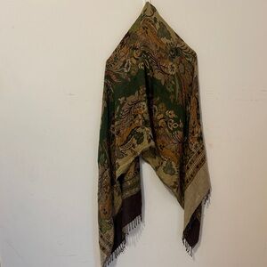 Elegant autumnal Green and Gold Shawl